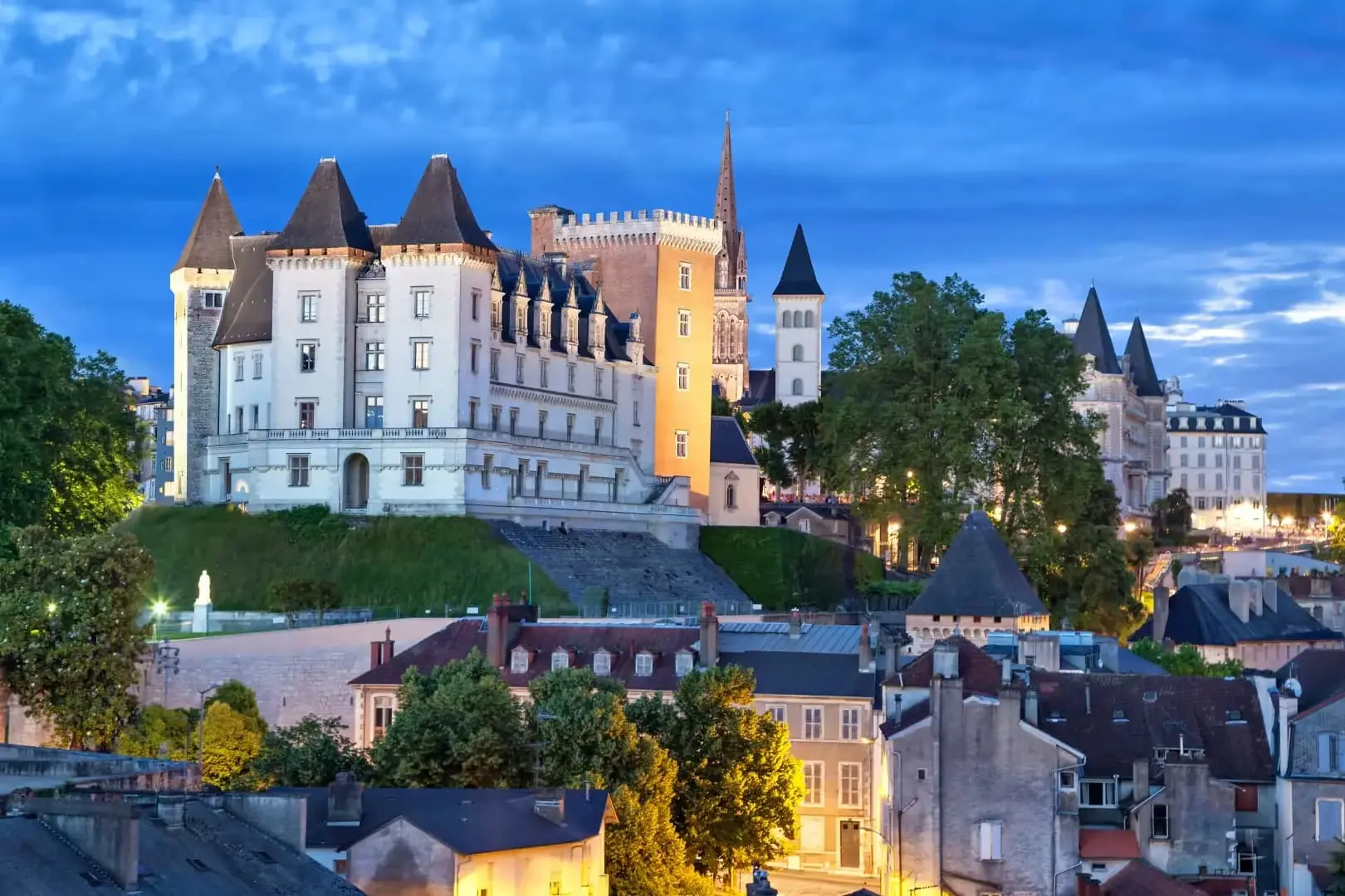 Ville de Pau et son château.