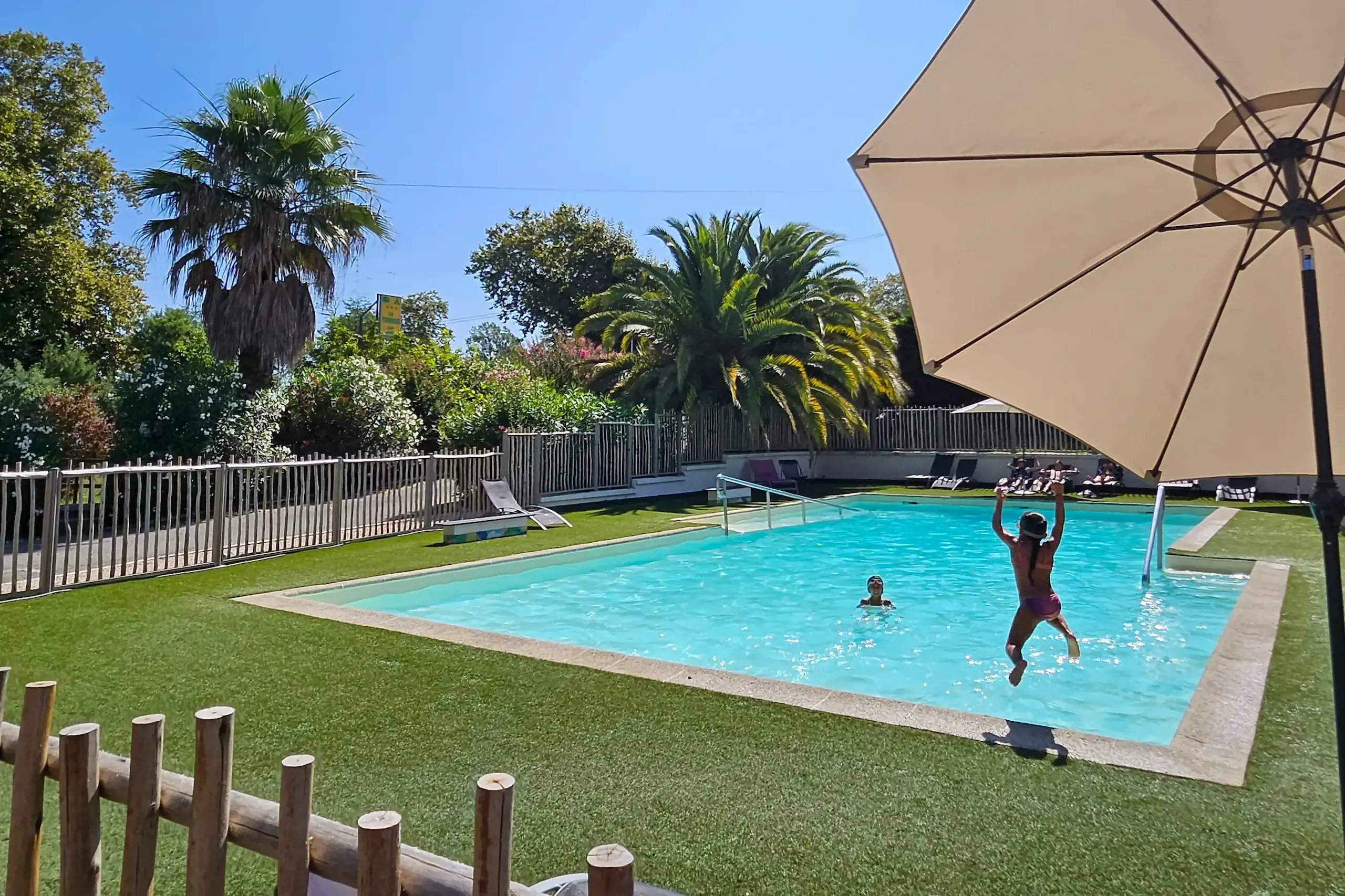 Piscine du camping City Nature.