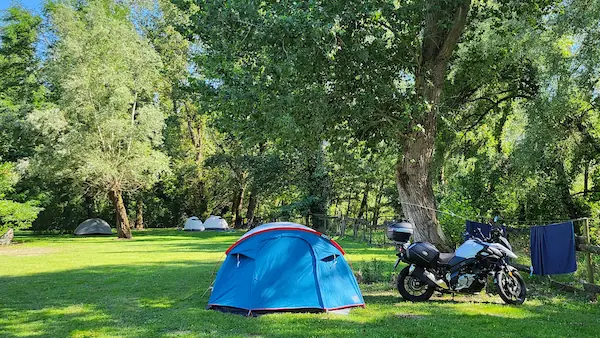 Emplacement : tentes.