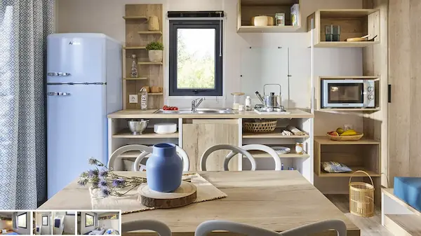 Chalet 2 chambres : pièce à vivre avec cuisine.