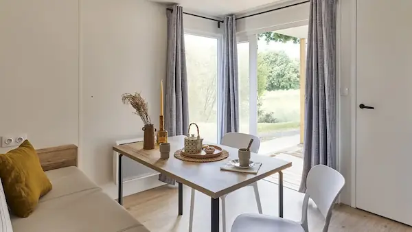 Confort 2 chambres : pièce à vivre.